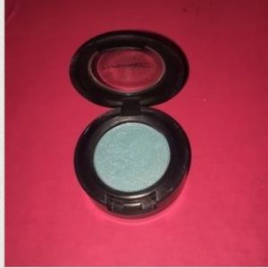 Unused MAC eyeshadow in Turquatic!